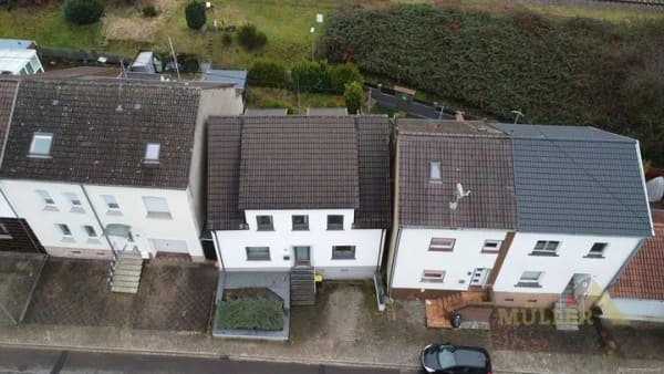 Immobilie in Ensdorf/Saar - Schickes Einfamilienhaus mit 6 ZKB und Garten zu verkaufen - Bild 2