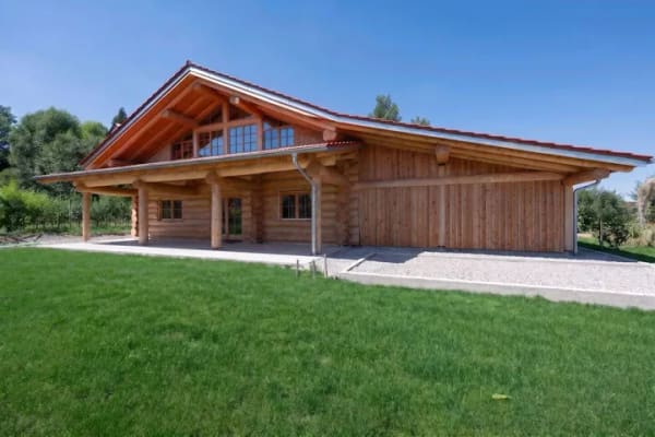 Immobilie in Heldenstein - Idyllisches Landleben mit Alpenpanorama - Ökologisches Holzstammhaus - Bild 1