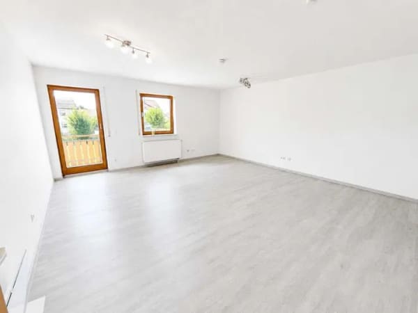 Immobilie in Burglengenfeld - Kompakt, gepflegt, sofort verfügbar – 1-Zimmer-Eigentumswohnung mit Stellplatz - Bild 2