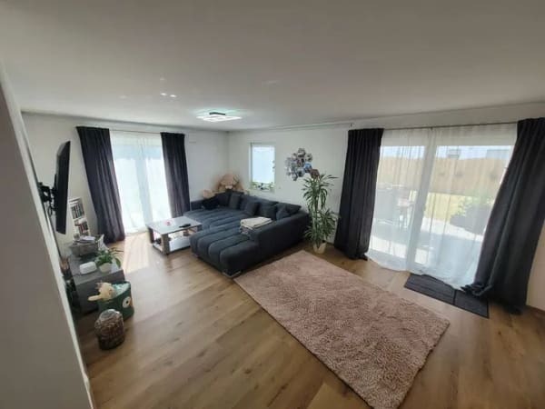 Immobilie in Stephansposching - Provisionsfrei: Neuwertige 3-Zimmer-EG-Wohnung mit Garten, Terrasse & 2 Stellplätzen - Bild 0