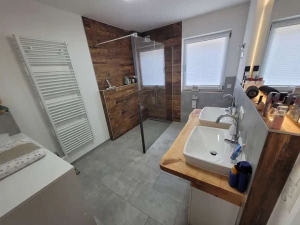Immobilie in Stephansposching - Provisionsfrei: Neuwertige 3-Zimmer-EG-Wohnung mit Garten, Terrasse & 2 Stellplätzen - Bild 2