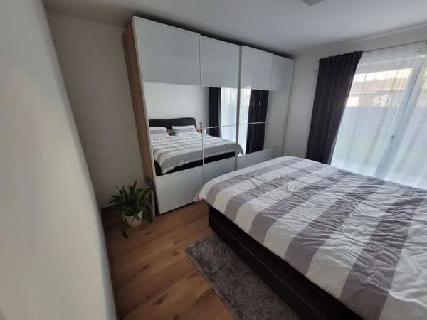 Immobilie in Stephansposching - Provisionsfrei: Neuwertige 3-Zimmer-EG-Wohnung mit Garten, Terrasse & 2 Stellplätzen - Bild 3