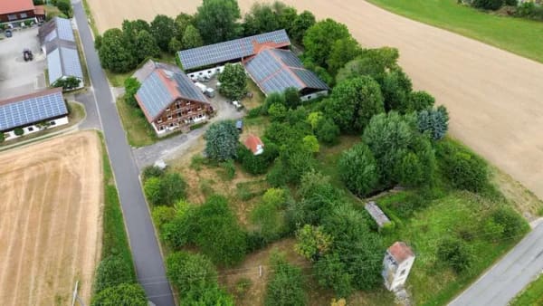 Immobilie in Erlbach - Ein Anwesen voller Möglichkeiten – ehemaliger Vierseithof in Alleinlage mit 9.293 m² Grundstück - Bild 0