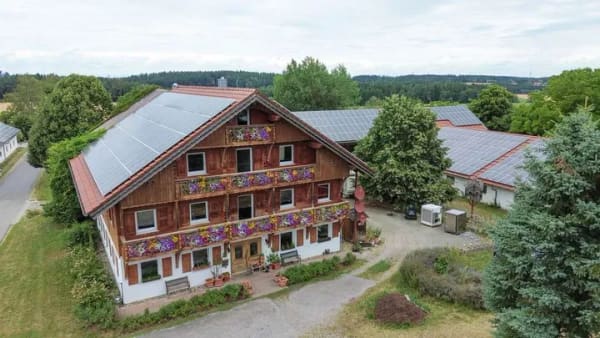 Immobilie in Erlbach - Ein Anwesen voller Möglichkeiten – ehemaliger Vierseithof in Alleinlage mit 9.293 m² Grundstück - Bild 1