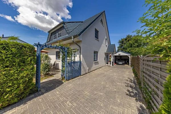 Immobilie in Köhn - Einziehen und Wohlfühlen! Gepflegtes Einfamilienhaus nahe des Selenter Sees - Bild 1