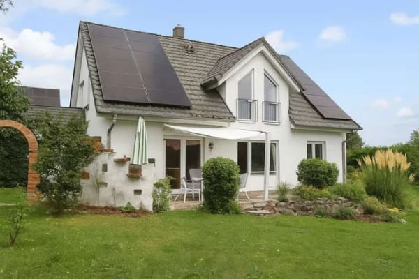 Immobilie in Uehlfeld - Modern, effizient, nahezu autark - Einfamilienhaus mit PV &amp; Wärmepumpe in ruhiger Lage - Bild 0