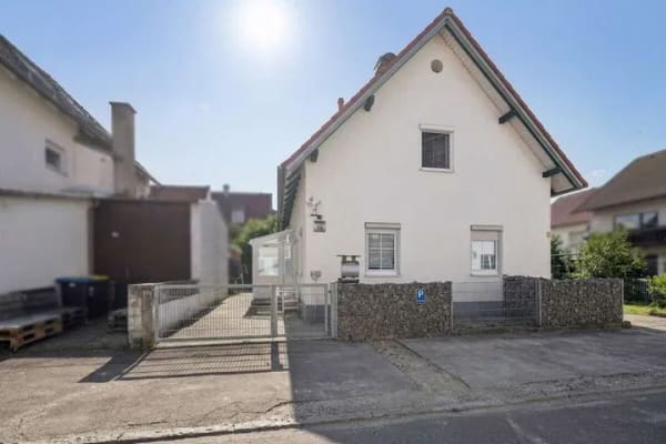 Immobilie in Ottobeuren - Gepflegtes Einfamilienhaus mit Terrasse und pflegeleichtem Grundstück - Bild 3