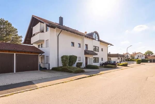 Immobilie in Gilching - Gemütliche 2-Zimmer-Gartenwohnung mit Tiefgaragenstellplatz und guter Verkehrsanbindung - Bild 1