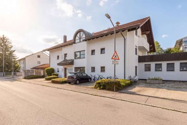 Immobilie in Gilching - Gemütliche 2-Zimmer-Gartenwohnung mit Tiefgaragenstellplatz und guter Verkehrsanbindung - Bild 2