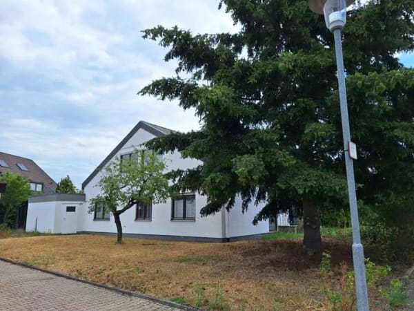 Immobilie in Forst - Freistehendes, großzügiges 1-Fam.-Haus in sehr schöner Wohnlage von Forst - Bild 2