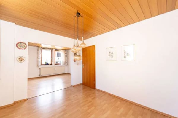 Immobilie in Lauchringen - Zentrumsnah wohnen – Einfamilienhaus (Doppelhaushälfte) mit Garage und Garten in Unterlauchringen - Bild 1