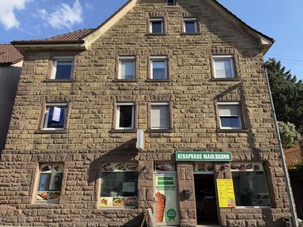 Immobilie in Maulbronn - 3-Zi.-ETW im Herzen von Maulbronn – Altbau mit Potenzial
Zentrale Lage trifft auf individuellen Gest - Bild 0