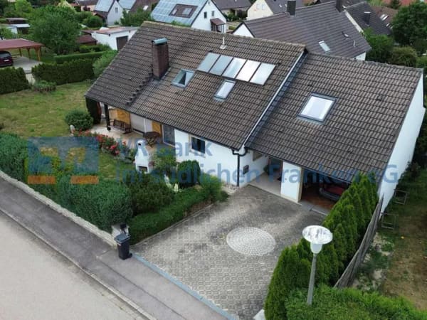 Immobilie in Unterschwaningen - Familienfreundliches Einfamilienhaus in ruhiger Ortsrandlage von Unterschwaningen - Bild 0