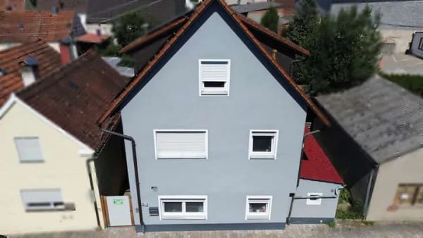 Immobilie in Rennertshofen - Freistehendes Einfamilienhaus mit viel Platz, zwei Balkonen und Photovoltaikanlage - Bild 2