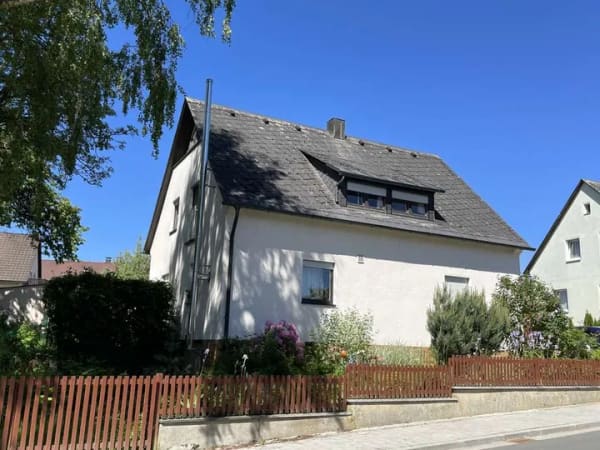 Immobilie in Tirschenreuth - Hier sind Kinder willkommen -  Haus für Bastler in ruhiger Lage - Bild 0