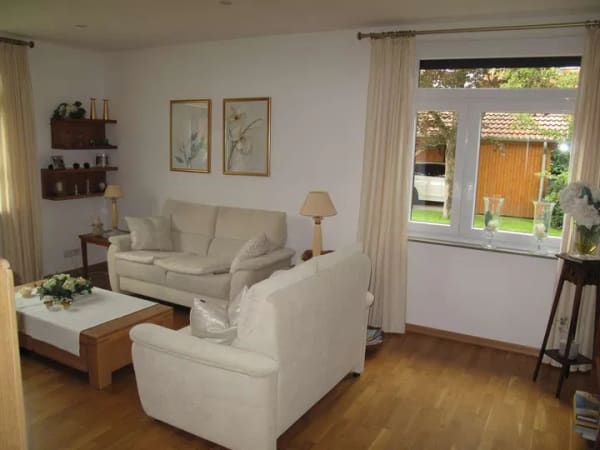 Immobilie in Zetel - Großzügiges 2-3 Familienhaus mit Garten:  Perfekt als Mehrgenerationenhaus oder zur Teilvermietung - Bild 1