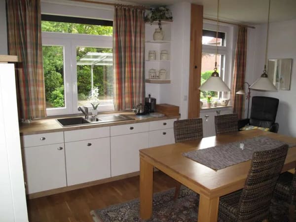 Immobilie in Zetel - Großzügiges 2-3 Familienhaus mit Garten:  Perfekt als Mehrgenerationenhaus oder zur Teilvermietung - Bild 3
