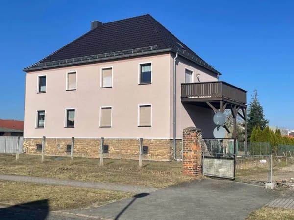 Immobilie in Gräfenhainichen - Großes, freistehendes Einfamilienhaus mit 2 Wohnungen in Gräfenhainichen Zschornewitz zu verkaufen - Bild 0