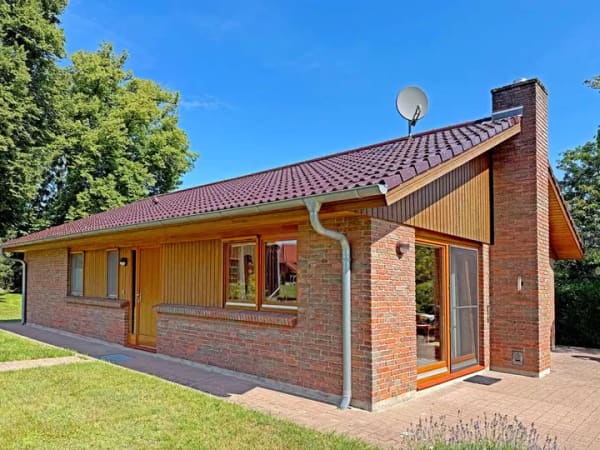 Immobilie in Vellahn - Großes Anwesen (über 40.000 qm) mit Wohnhaus, Nebengebäude, Bauland, Acker und Waldfläche ! - Bild 1