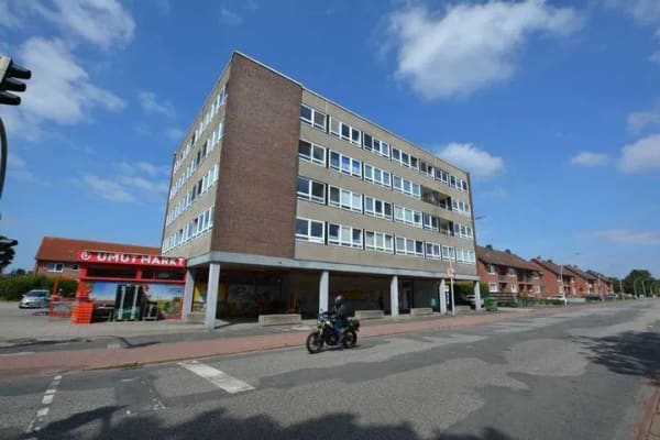 Immobilie in Cuxhaven - 4-Zi. Eigentumswohnung mit Balkon, Keller, Stellplatz in Cuxhaven - Bild 0