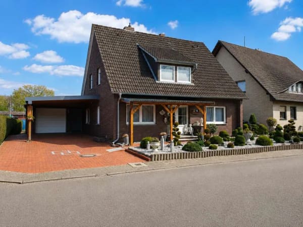 Immobilie in Emstek - Charmantes Ein- bis Zweifamilienhaus in Emstek-Halen – wohnen, vermieten oder beides! - Bild 0
