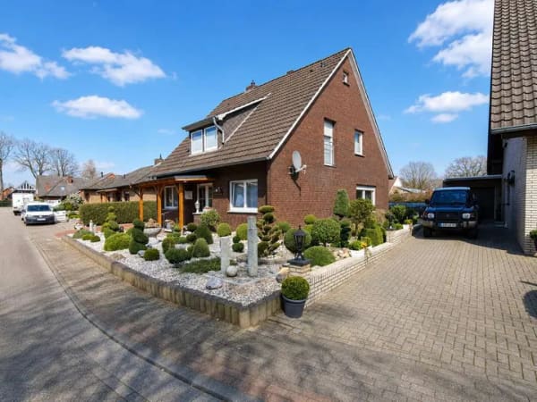 Immobilie in Emstek - Charmantes Ein- bis Zweifamilienhaus in Emstek-Halen – wohnen, vermieten oder beides! - Bild 1