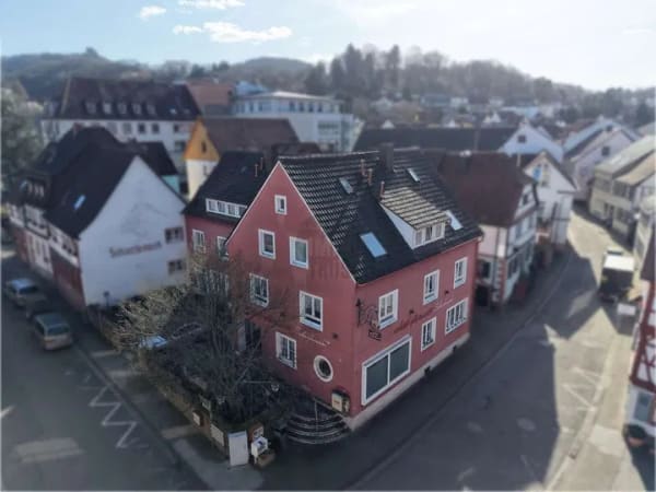 Immobilie in Annweiler am Trifels - KERNSANIERTES MEHRFAMILIENHAUS MIT 9 EINHEITEN + BÜRO & DG-POTENZIAL - BIS ZU 8,48% RENDITE MÖGLICH! - Bild 0