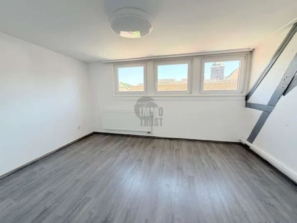Immobilie in Annweiler am Trifels - KERNSANIERTES MEHRFAMILIENHAUS MIT 9 EINHEITEN + BÜRO & DG-POTENZIAL - BIS ZU 8,48% RENDITE MÖGLICH! - Bild 1