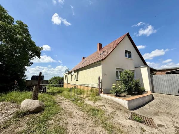 Immobilie in Gommern - Einfamilienhaus mit großem Grundstück und Nebengelass



 - Bild 0