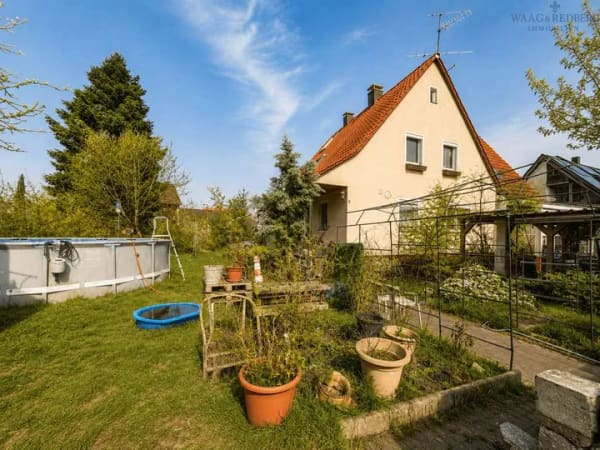 Immobilie in Uttenreuth - Großzügiges Familienhaus in Weiher – renovierungsbedürftig - Bild 0