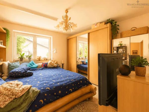 Immobilie in Uttenreuth - Großzügiges Familienhaus in Weiher – renovierungsbedürftig - Bild 3