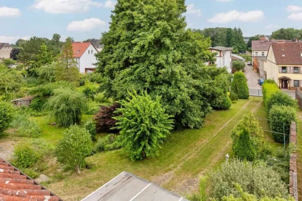 Immobilie in Oderberg - Familientraum in Hanglage: 8 Zimmer, 3 Etagen und ein liebevoll angelegter Garten in Oderberg! - Bild 2