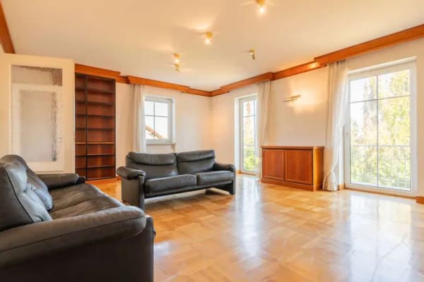 Immobilie in Salzweg - Großzügiges Wohnhaus in Salzweg/Straßkirchen 
mit 4 Tageslichtbädern, Kachelofen und Sauna - Bild 1