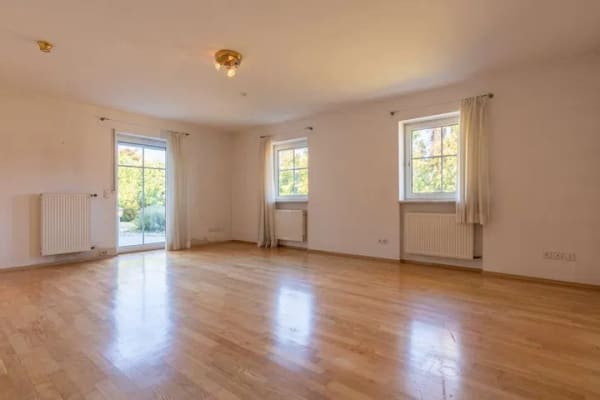 Immobilie in Salzweg - Großzügiges Wohnhaus in Salzweg/Straßkirchen 
mit 4 Tageslichtbädern, Kachelofen und Sauna - Bild 2
