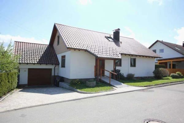 Immobilie in Geislingen - Tolle Gelegenheit! Einfamilienhaus mit Garage u.  ELW am Ortsrand zu einem fairen Preis! - Bild 0