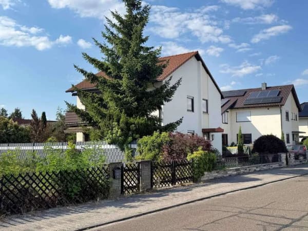 Immobilie in Altlußheim - Charmantes Einfamilienhaus in bester Lage von Altlußheim – Nähe Blausee / Erbpachtgrundstück - Bild 1