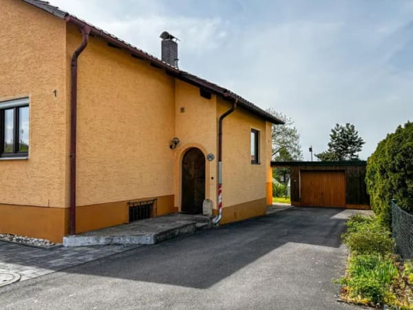 Immobilie in Maxhütte-Haidhof - Einfamilienhaus freistehend in Maxhütte-Haidhof - Bild 1