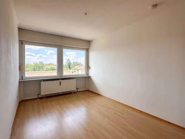 Immobilie in Unterhaching - Attraktive 2-Zimmer-Wohnung mit Balkon und Tiefgaragenstellplatz! - Bild 2