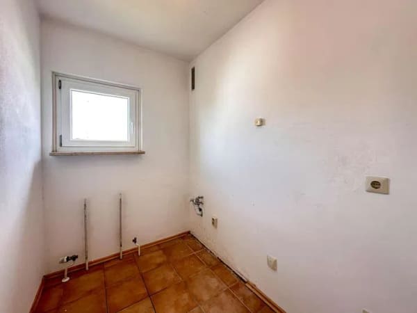 Immobilie in Unterhaching - Attraktive 2-Zimmer-Wohnung mit Balkon und Tiefgaragenstellplatz! - Bild 3
