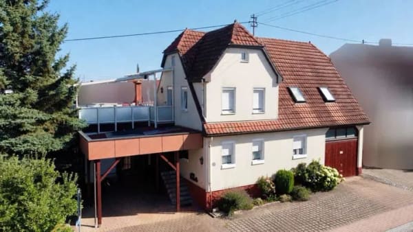 Immobilie in Geislingen - Platz zum Leben - Einfamilienhaus mit Garten und Dachterrasse! - Bild 1