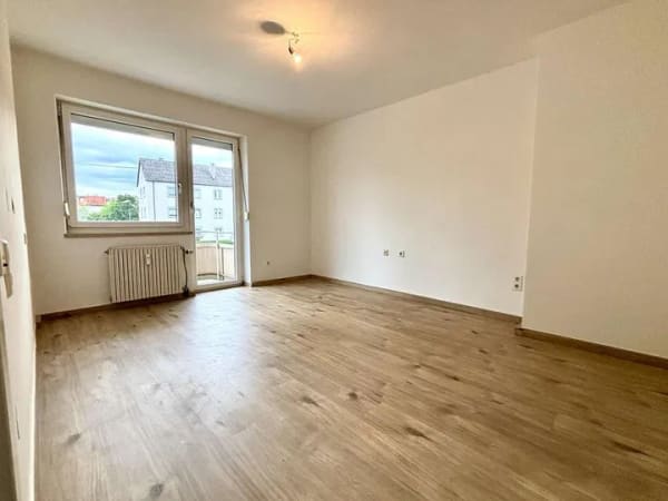 Immobilie in Freilassing - Gepflegte 3-Zimmer-Wohnung mit Balkon, Keller & Stellplatz - zentral in Freilassing - Bild 1
