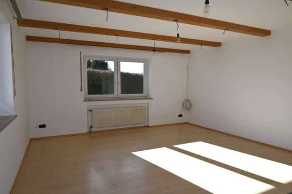 Immobilie in Windorf - Randlage mit Wohnhaus, 4 Garagen, 5 CP-Stpl. und 1553 m² Grund - 410.000 €! - Bild 1