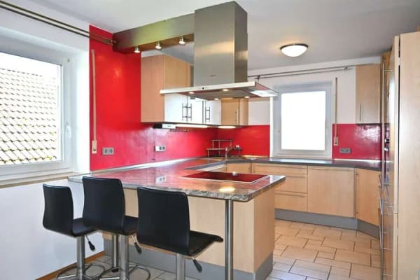 Immobilie in Windorf - Randlage mit Wohnhaus, 4 Garagen, 5 CP-Stpl. und 1553 m² Grund - 410.000 €! - Bild 3