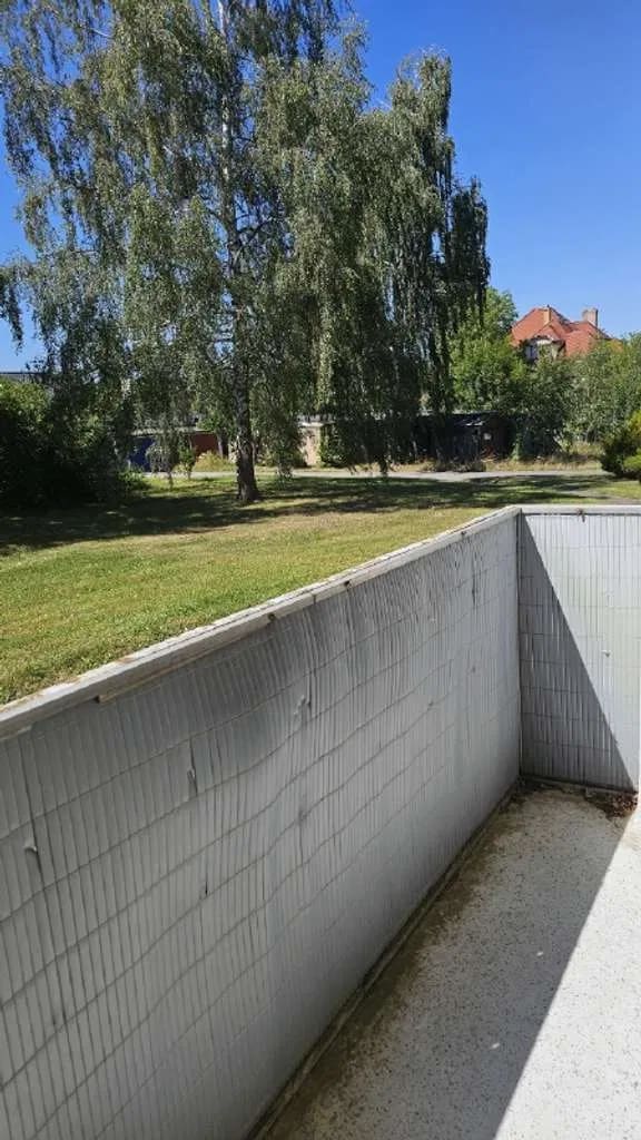 Immobilie in Crimmitschau - Kleine Dreiraumwohnung mit Balkon in schöner Wohnlage! - Bild 1