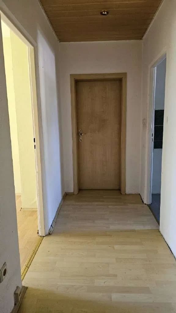 Immobilie in Crimmitschau - Kleine Dreiraumwohnung mit Balkon in schöner Wohnlage! - Bild 2