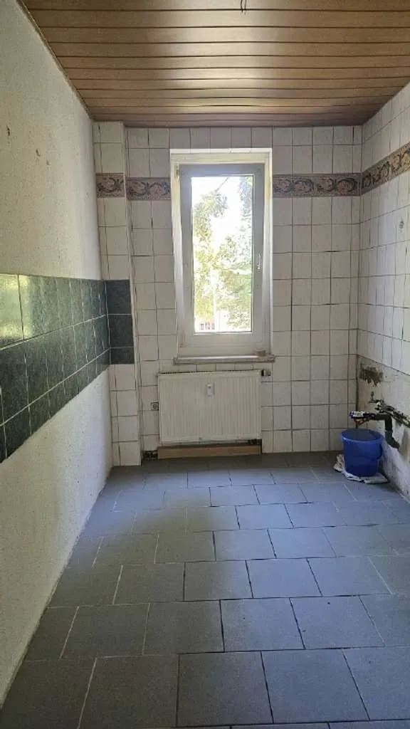 Immobilie in Crimmitschau - Kleine Dreiraumwohnung mit Balkon in schöner Wohnlage! - Bild 3