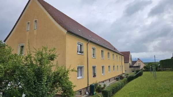 Immobilie in Crimmitschau - Sanierungsbedürftige Dreiraumwohnung in wunderschöner Wohnlage! - Bild 0
