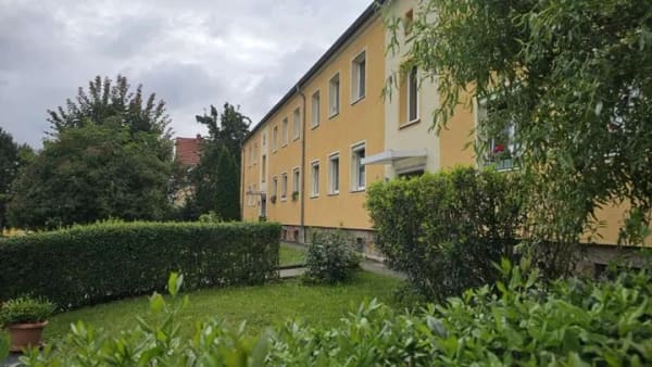 Immobilie in Crimmitschau - Sanierungsbedürftige Dreiraumwohnung in wunderschöner Wohnlage! - Bild 1