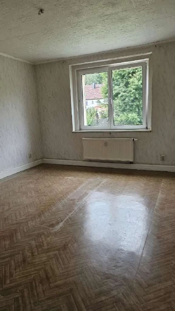 Immobilie in Crimmitschau - Sanierungsbedürftige Dreiraumwohnung in wunderschöner Wohnlage! - Bild 2