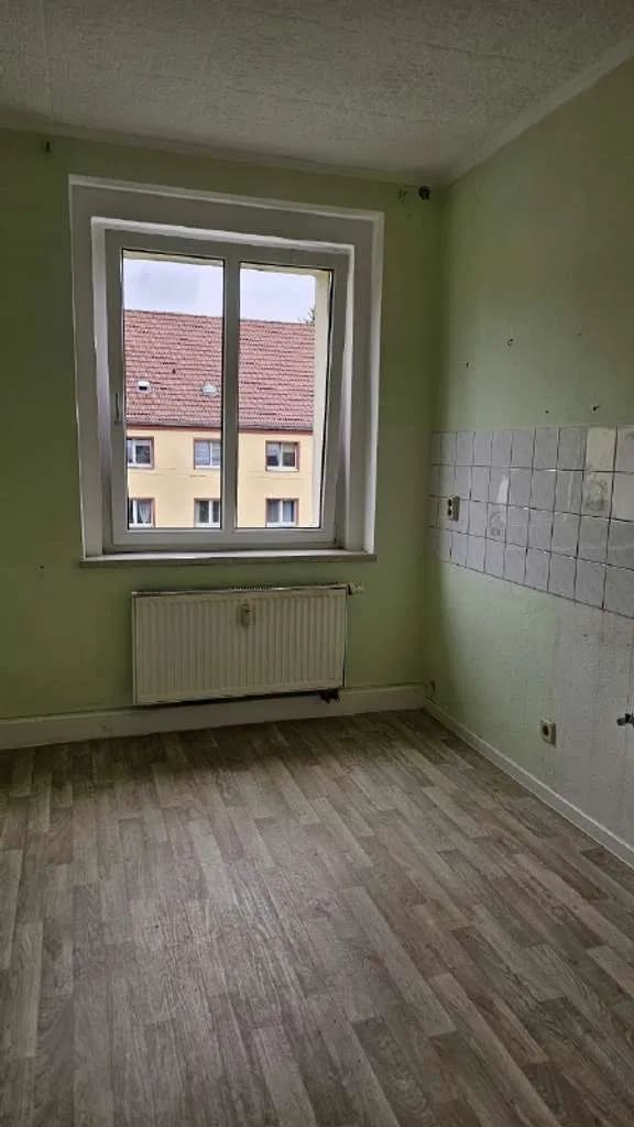 Immobilie in Crimmitschau - Sanierungsbedürftige Dreiraumwohnung in wunderschöner Wohnlage! - Bild 3